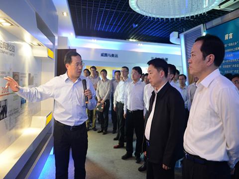 镇江市委书记夏锦文莅临利来老牌国际官网app股份视察